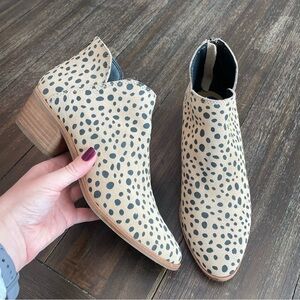 Dolce Vita Suede Cheetah Print Almond Toe Booties Women’s Size 8.5